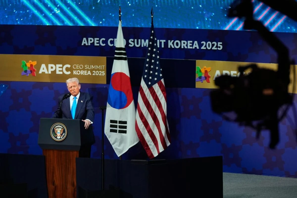 Trampı Cənubi Koreyada "sülhməramlı deserti"nə qonaq etdilər